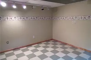 631 W 8th St, Salem, OH 44460 - Photo 11