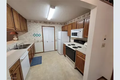 8595 Scenicview Drive #S104, Grandview Heights, OH 44147 - Photo 11