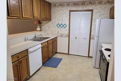 8595 Scenicview Drive #S104, Grandview Heights, OH 44147 - Photo 9