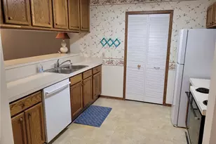 8595 Scenicview Dr, Grandview Heights, OH 44147 - Photo 9