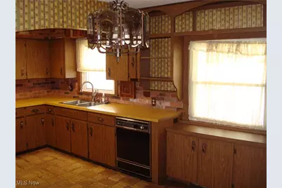 8 Adelford Avenue, Akron, OH 44310 - Photo 11