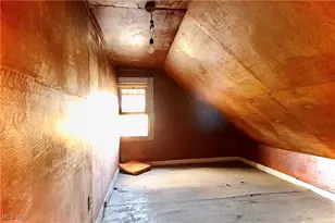 12406 Kinsman Rd, Loveland, OH 44120 - Photo 21