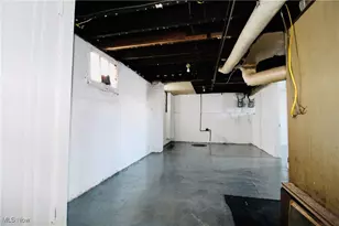 12406 Kinsman Rd, Loveland, OH 44120 - Photo 15