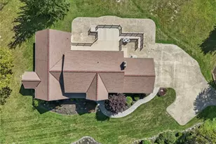 11785 Stonegate Dr, Chardon, OH 44024 - Photo 3