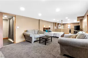 193 Fairway Dr, Akron, OH 44333 - Photo 33