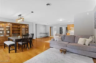 193 Fairway Dr, Akron, OH 44333 - Photo 5