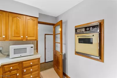 193 Fairway Drive, Akron, OH 44333 - Photo 13