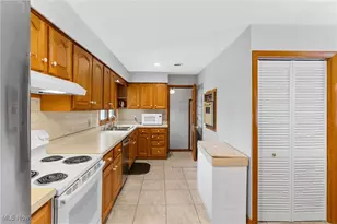 193 Fairway Dr, Akron, OH 44333 - Photo 11