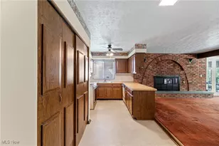 441 Sandhurst Rd, Akron, OH 44333 - Photo 11