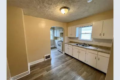 918 Silvercrest Avenue, Akron, OH 44314 - Photo 5