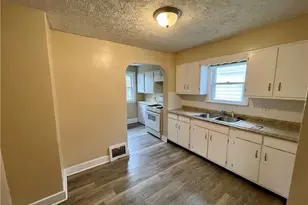 918 Silvercrest Ave, Akron, OH 44314 - Photo 5