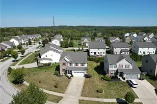 818 Hilliary Ln, Aurora, OH 44202 - Photo 3