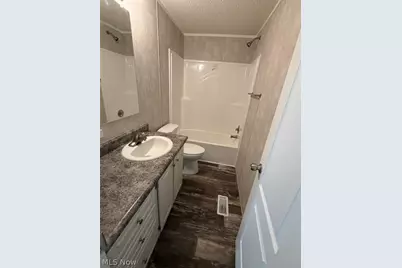 24 W Philadelphia Avenue, Youngstown, OH 44507 - Photo 9