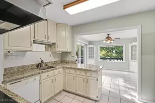 375 Hillside Rd, Green Hills, OH 44131 - Photo 5