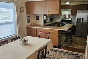 174 E 200th St, Euclid, OH 44119 - Photo 11