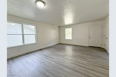 247 Reed Avenue, Campbell, OH 44405 - Photo 5