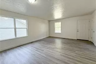 247 Reed Ave, Campbell, OH 44405 - Photo 5