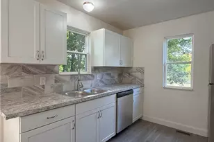 247 Reed Ave, Campbell, OH 44405 - Photo 9