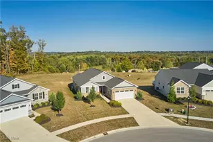 3649 Stradley Cir, Norton, OH 44203 - Photo 3