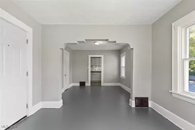 633 Brown Street, Akron, OH 44311 - Photo 11