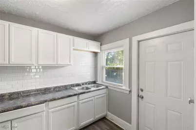 633 Brown Street, Akron, OH 44311 - Photo 17