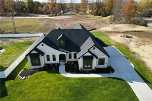 542 Lakewood Dr E, Canal Fulton, OH 44614 - Photo 3