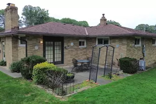 874 E Meadowlawn Blvd, Green Hills, OH 44131 - Photo 3