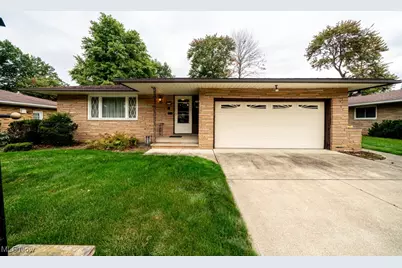 874 E Meadowlawn Boulevard, Green Hills, OH 44131 - Photo 1