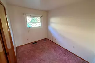 17 Sunset Dr, Martins Ferry, OH 43935 - Photo 13