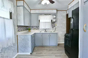 834 Compton Ln, Youngstown, OH 44502 - Photo 11