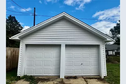 453 Briarwood Drive, Akron, OH 44320 - Photo 19