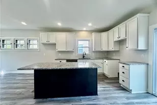 453 Briarwood Dr, Akron, OH 44320 - Photo 3