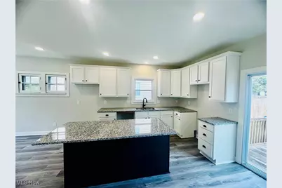 453 Briarwood Drive, Akron, OH 44320 - Photo 9