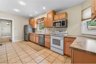 210 Fairmount Avenue NE, Warren, OH 44483 - Photo 15