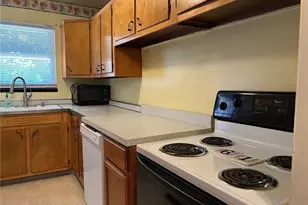 61 Leicester Dr, Akron, OH 44319 - Photo 5