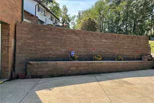 61 Leicester Dr, Akron, OH 44319 - Photo 3