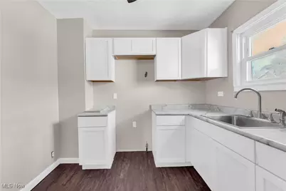 908 Dayton Street, Akron, OH 44310 - Photo 3