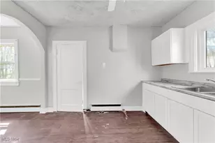 908 Stadelman Ave, Akron, OH 44320 - Photo 5