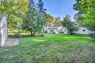 37531 Milann Dr, Willoughby Hills, OH 44094 - Photo 11