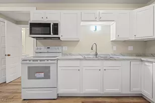 879 E 4th St, Salem, OH 44460 - Photo 5