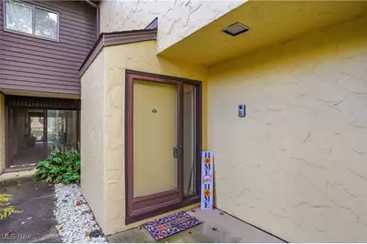 881 Hampton Ridge Drive, Akron, OH 44313 - Photo 3