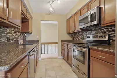 881 Hampton Ridge Drive, Akron, OH 44313 - Photo 15