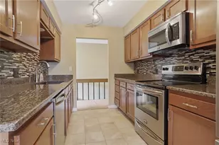 881 Hampton Ridge Dr, Akron, OH 44313 - Photo 15