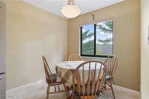 881 Hampton Ridge Dr, Akron, OH 44313 - Photo 17