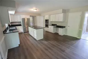 3630 Joyce Ann Dr, Youngstown, OH 44511 - Photo 11