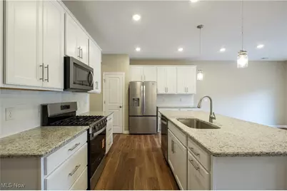 950-4 Memory Lane, Aurora, OH 44202 - Photo 3