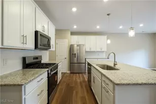 950-4 Memory Ln, Aurora, OH 44202 - Photo 3