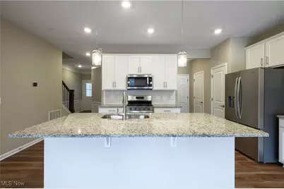 950-4 Memory Lane, Aurora, OH 44202 - Photo 5