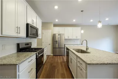 950-4 Memory Lane, Aurora, OH 44202 - Photo 5