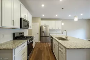 950-4 Memory Ln, Aurora, OH 44202 - Photo 5